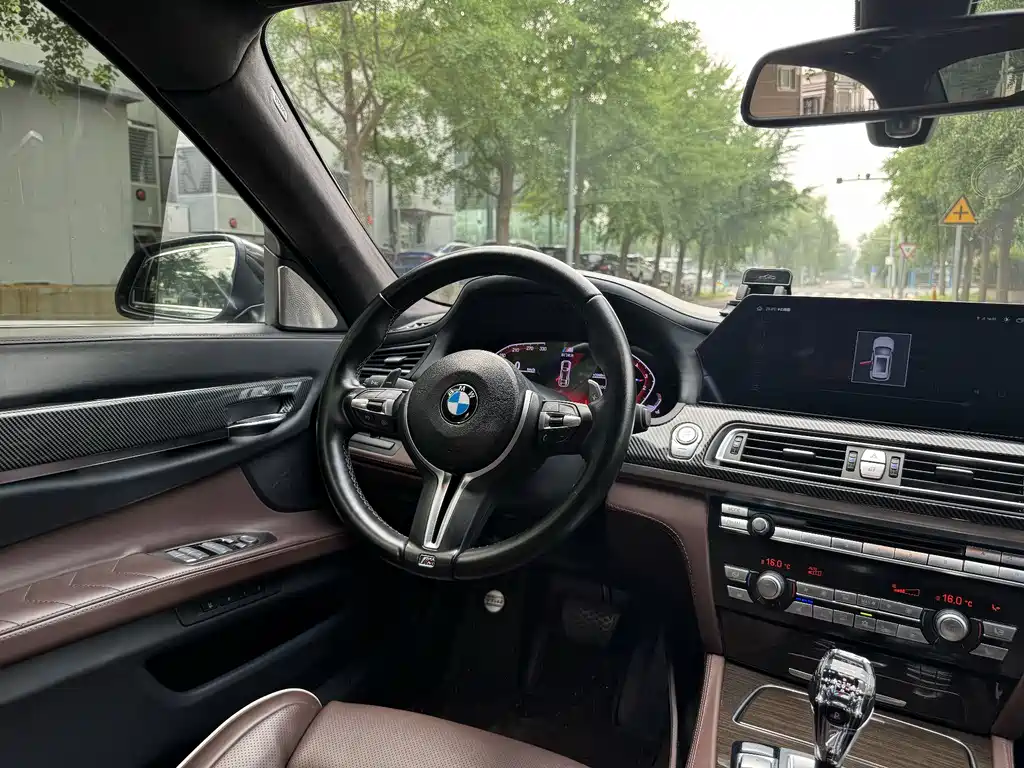 BMW 7 Series 2014 — фото 8