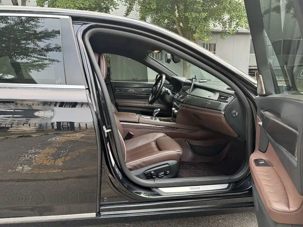 BMW 7 Series 2014 — фото 15
