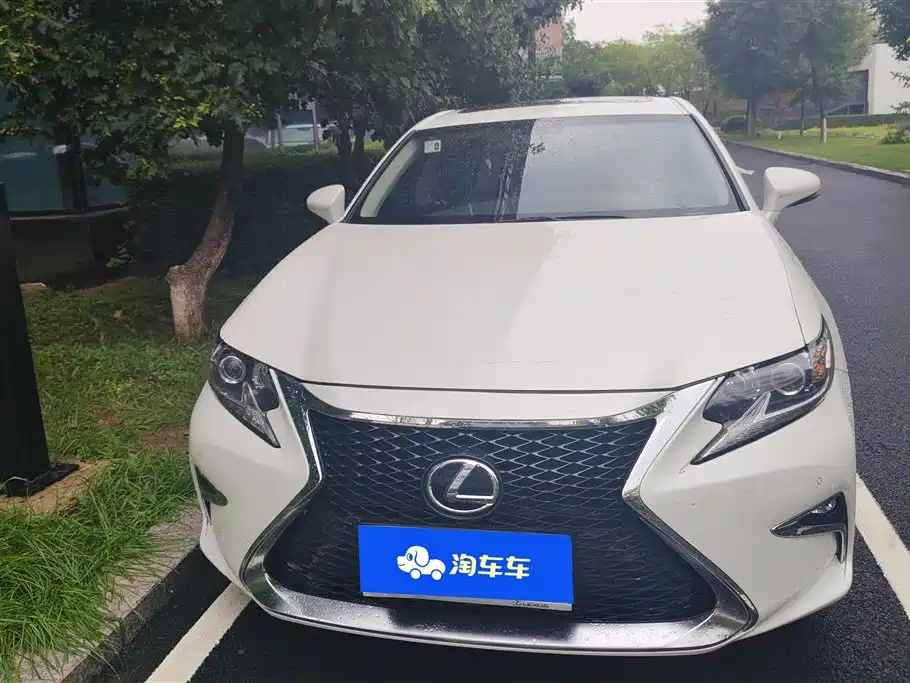 Lexus ES 2017