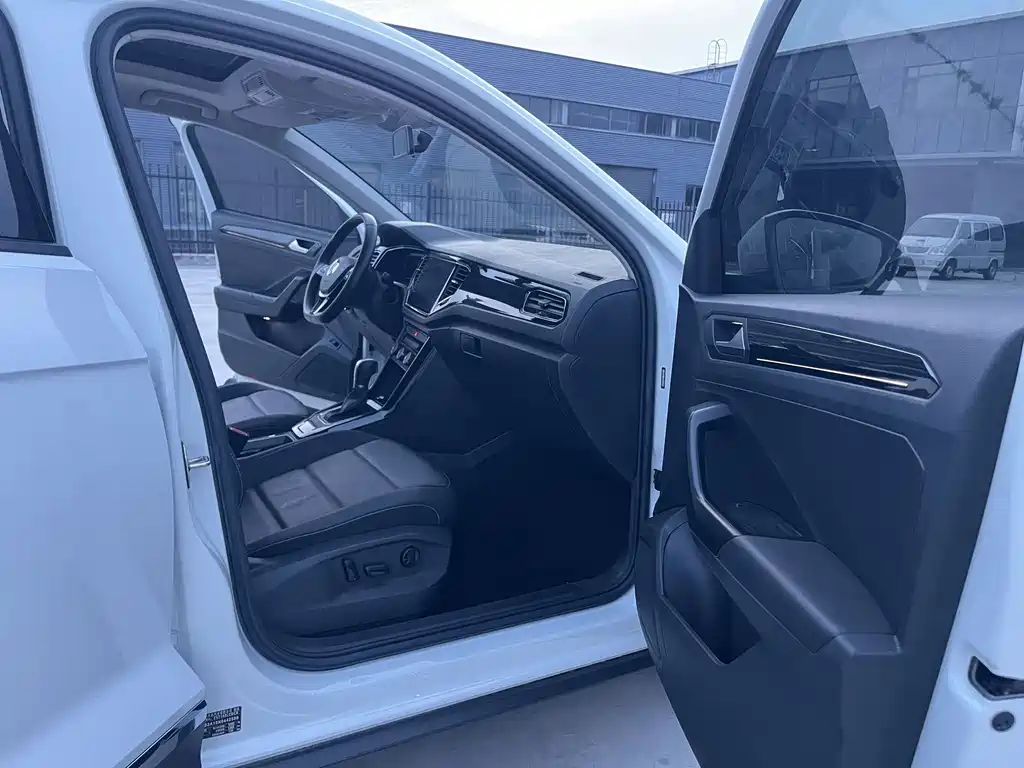 Volkswagen T-Roc 2022 — фото 10