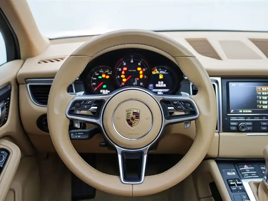 Porsche Macan 2016 — фото 11