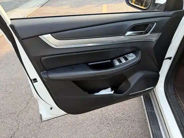 Roewe RX8 2023
