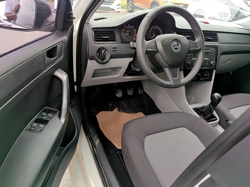 Skoda Rapid 2016 — фото 16