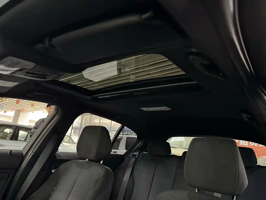 BMW 1 Series 2018 — фото 16