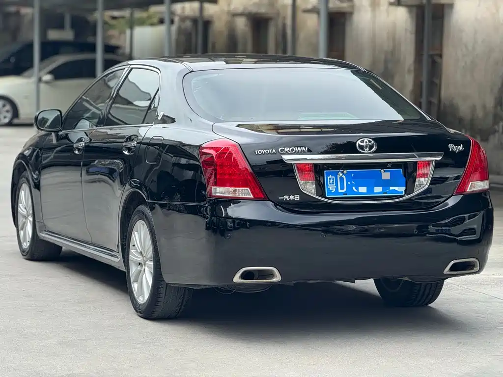 Toyota Crown 2010 — фото 10