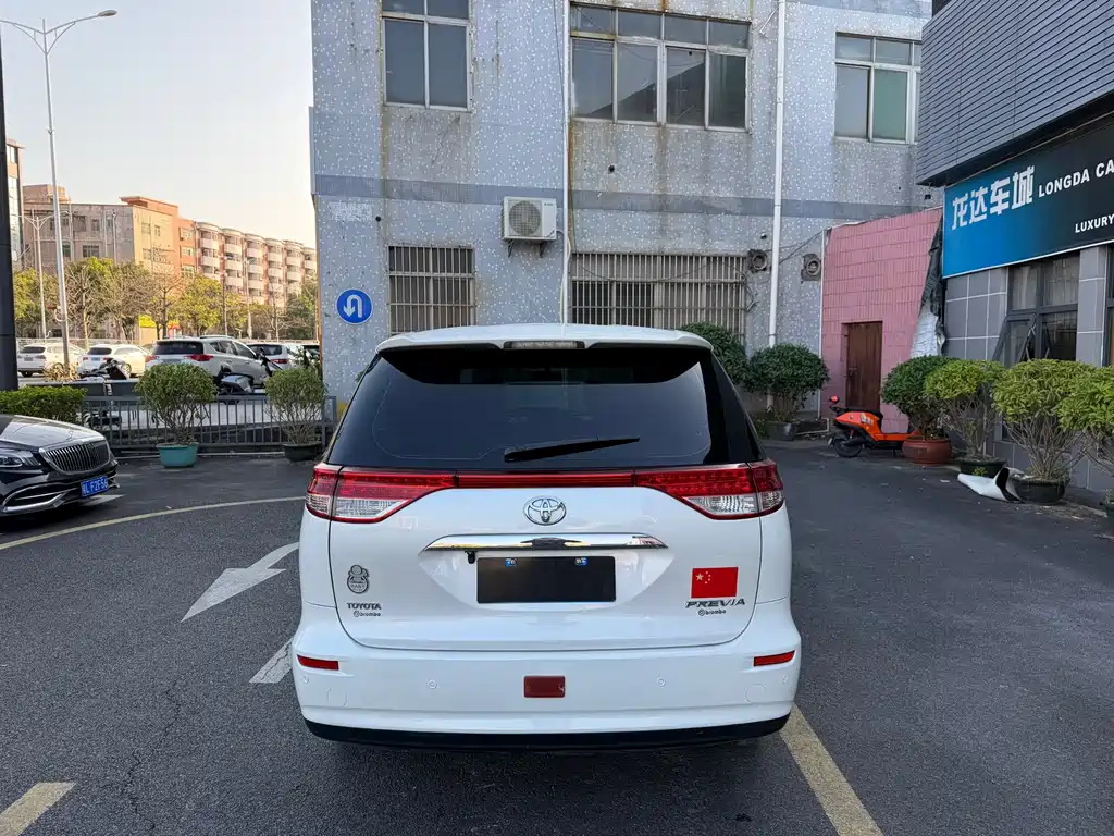 Toyota Previa 2015 — фото 9