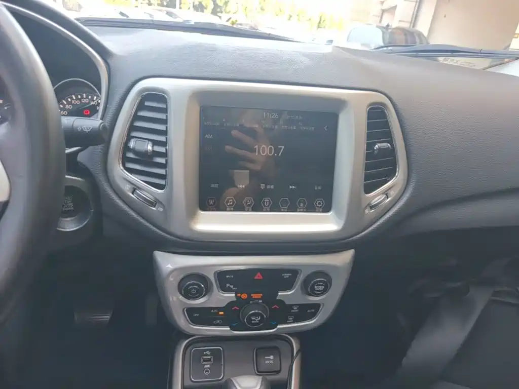 Jeep Compass 2019 — фото 13