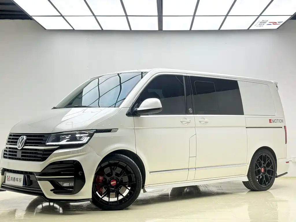 Volkswagen Multivan 2018 — фото 1