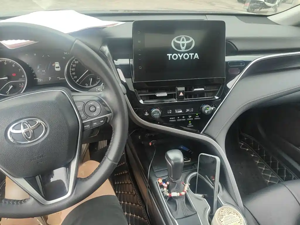 Toyota Camry 2022 — фото 10