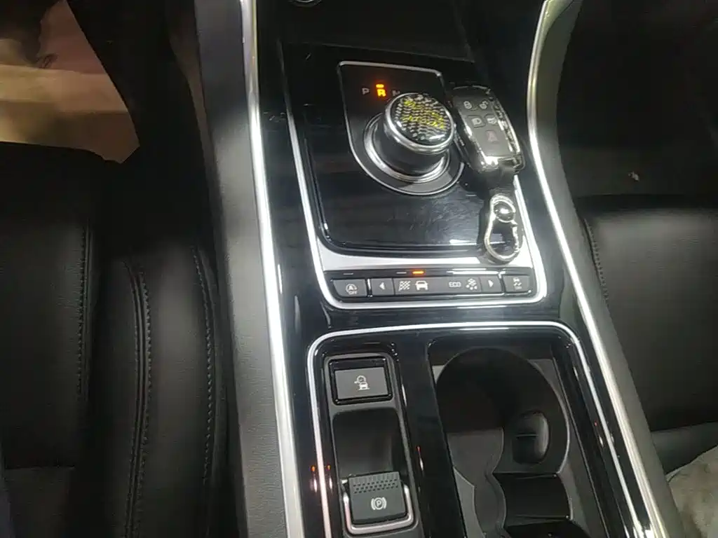 Jaguar XFL 2021 — фото 14