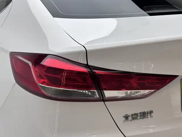 Hyundai Elantra 2019 — фото 19