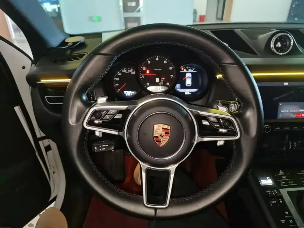 Porsche Macan 2020 — фото 11