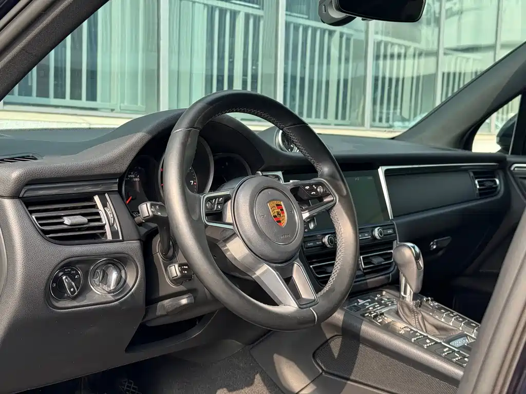 Porsche Macan 2021 — фото 9