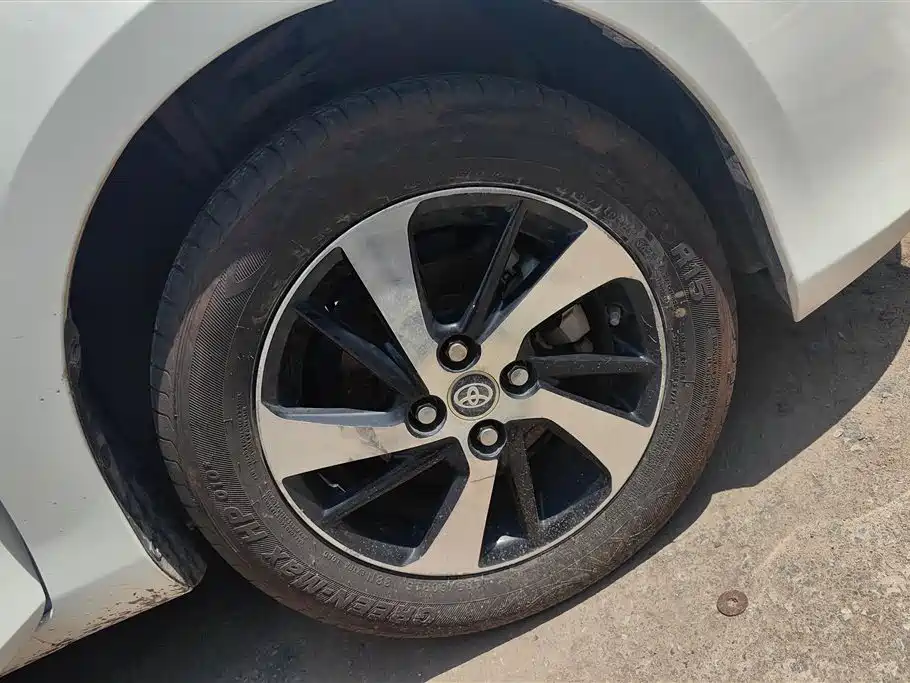 Toyota Yaris L 2017 — фото 6