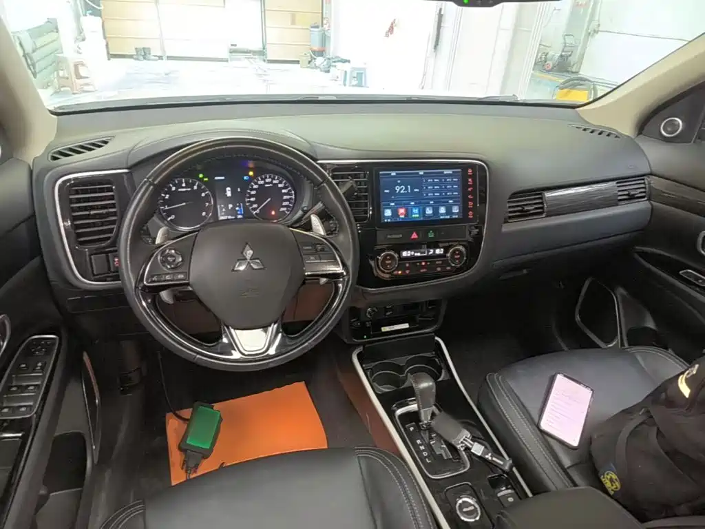 Mitsubishi Outlander 2020 — фото 10