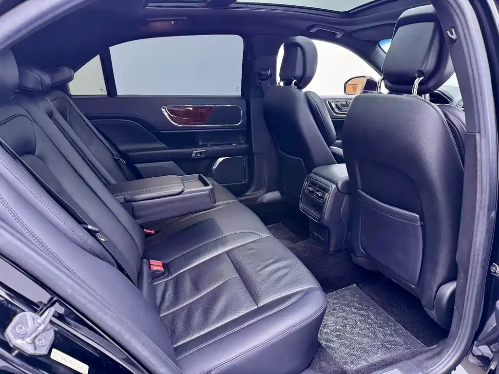 Lincoln Continental 2019 — фото 15
