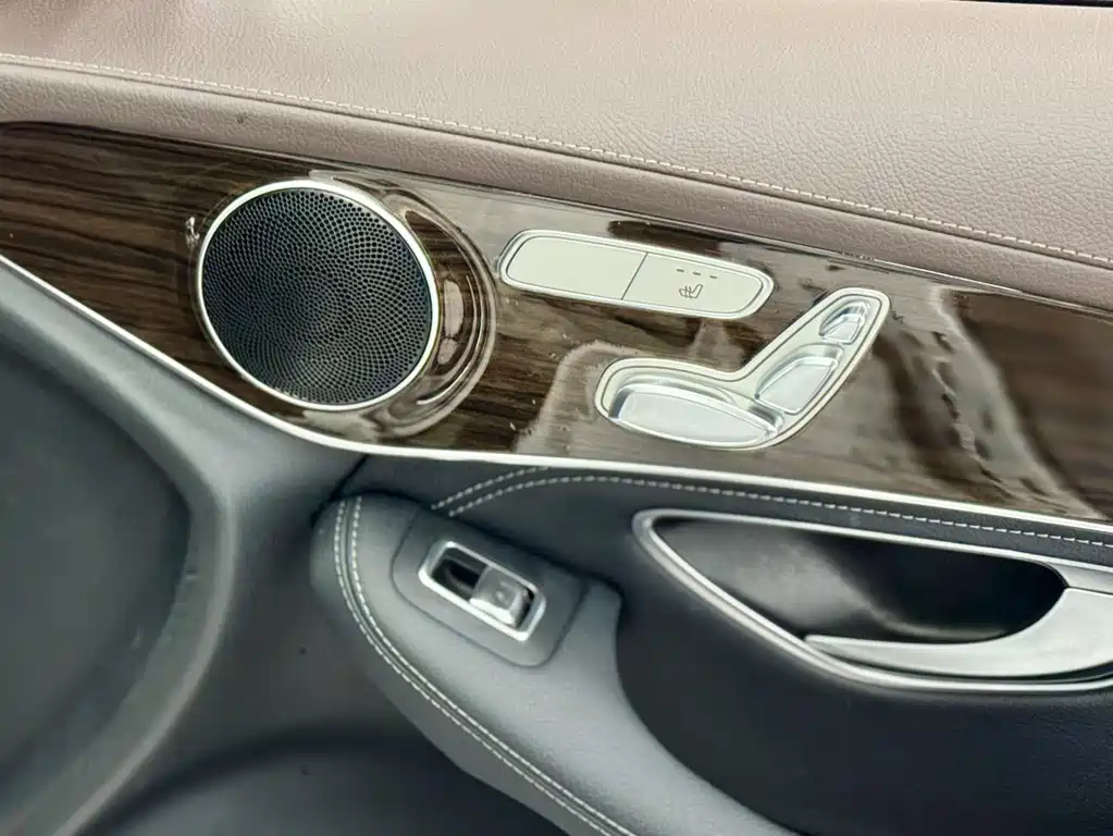 Mercedes-Benz GLC 2016 — фото 15