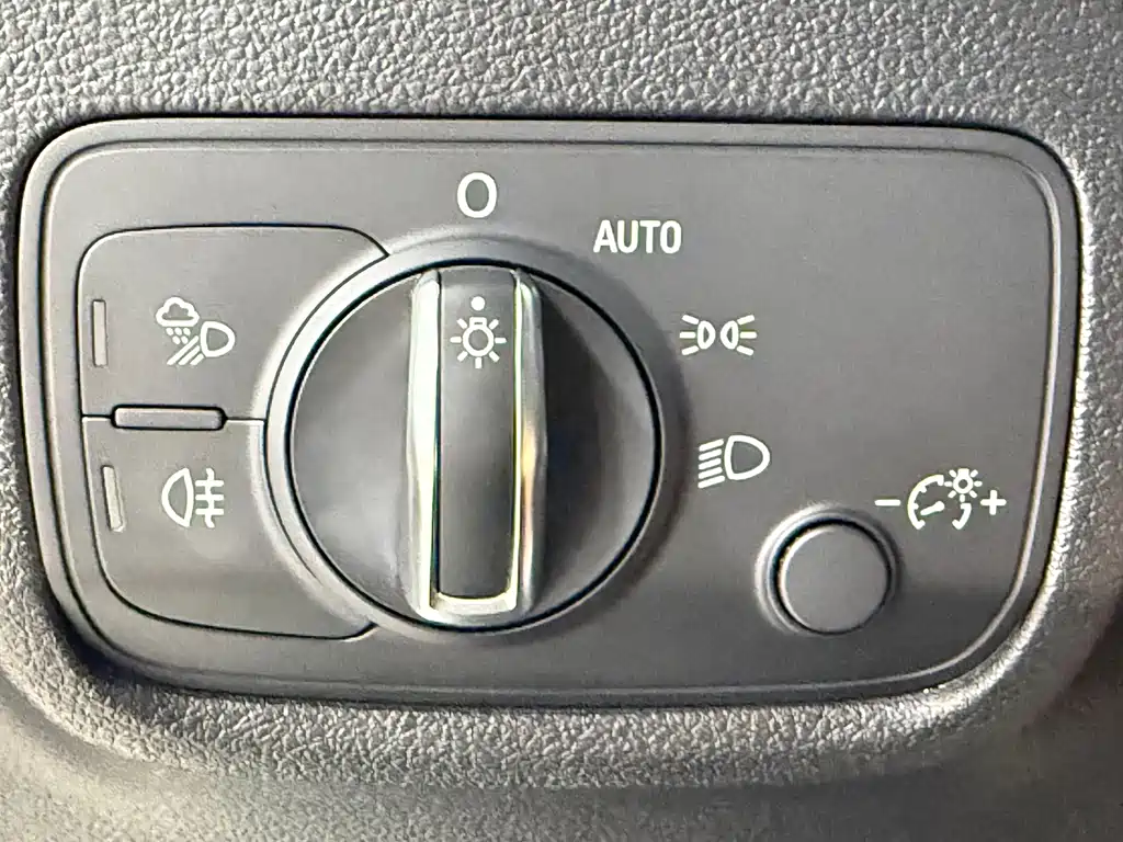 Audi Q2L 2023 — фото 14