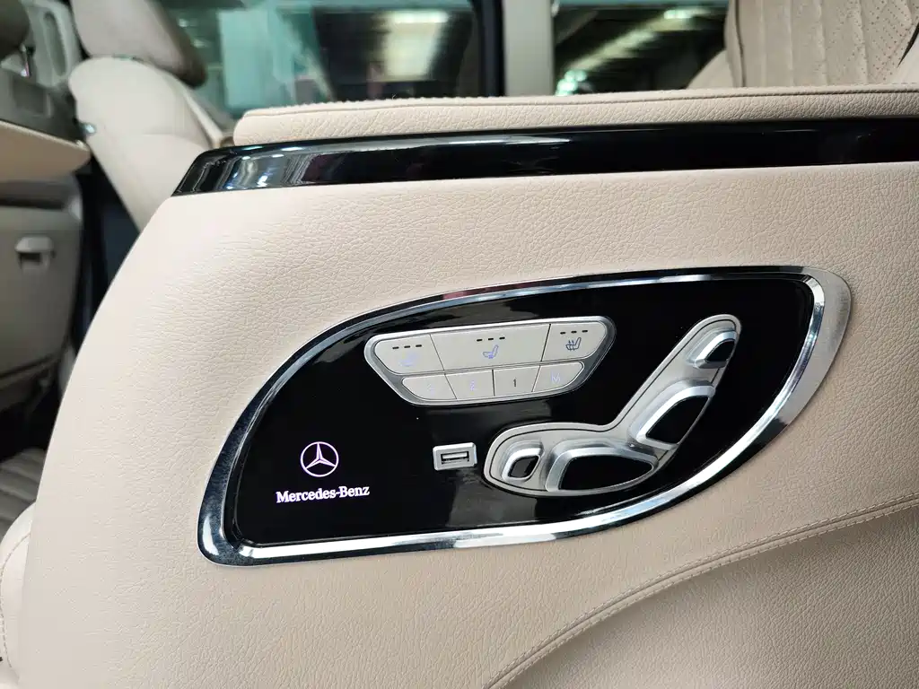 Mercedes-Benz V-Class 2022 — фото 24