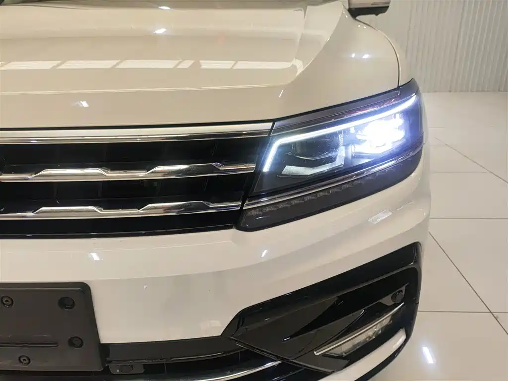 Volkswagen Tiguan L 2021 — фото 24