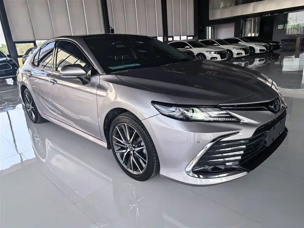 Toyota Camry 2021 — фото 10