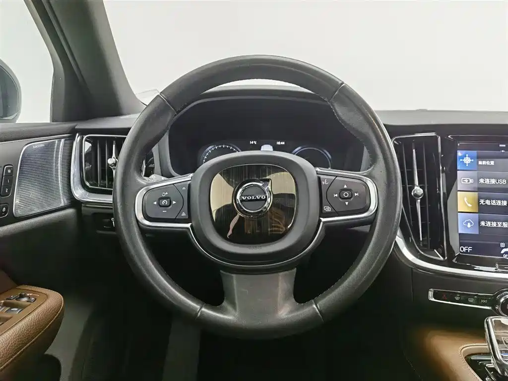 Volvo S60 PHEV 2022 — фото 11