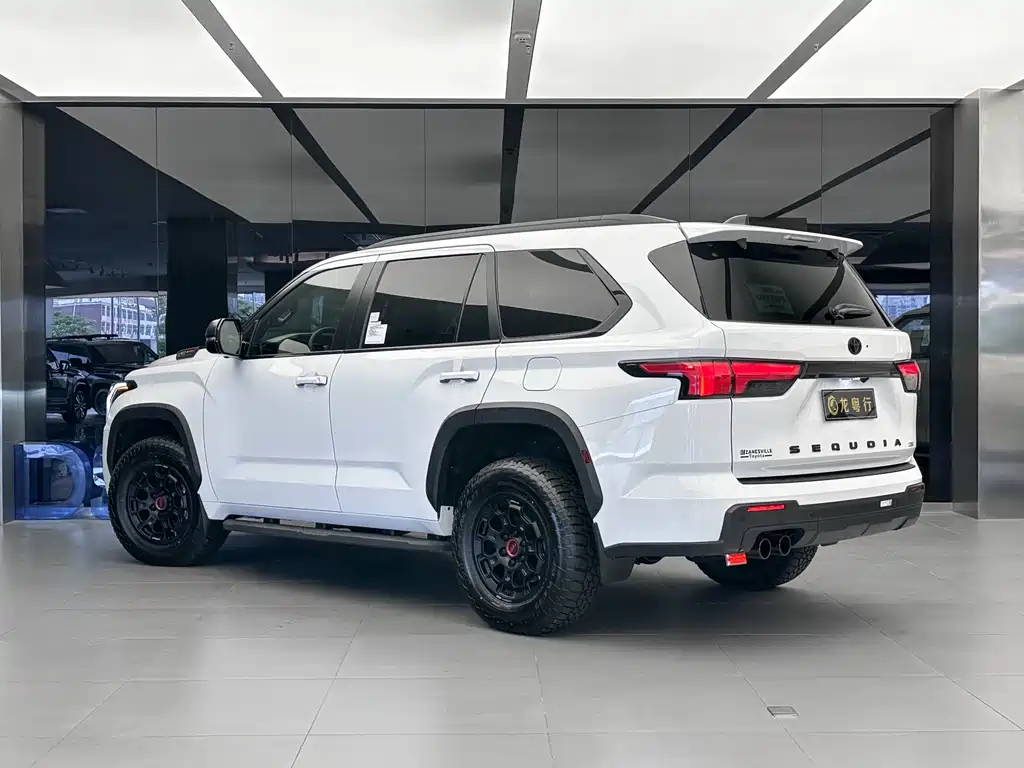 Toyota Sequoia — фото 4