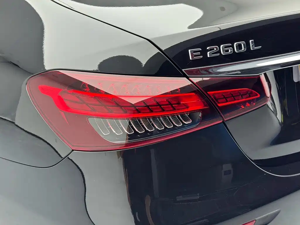 Mercedes-Benz E-Class 2023 — фото 11