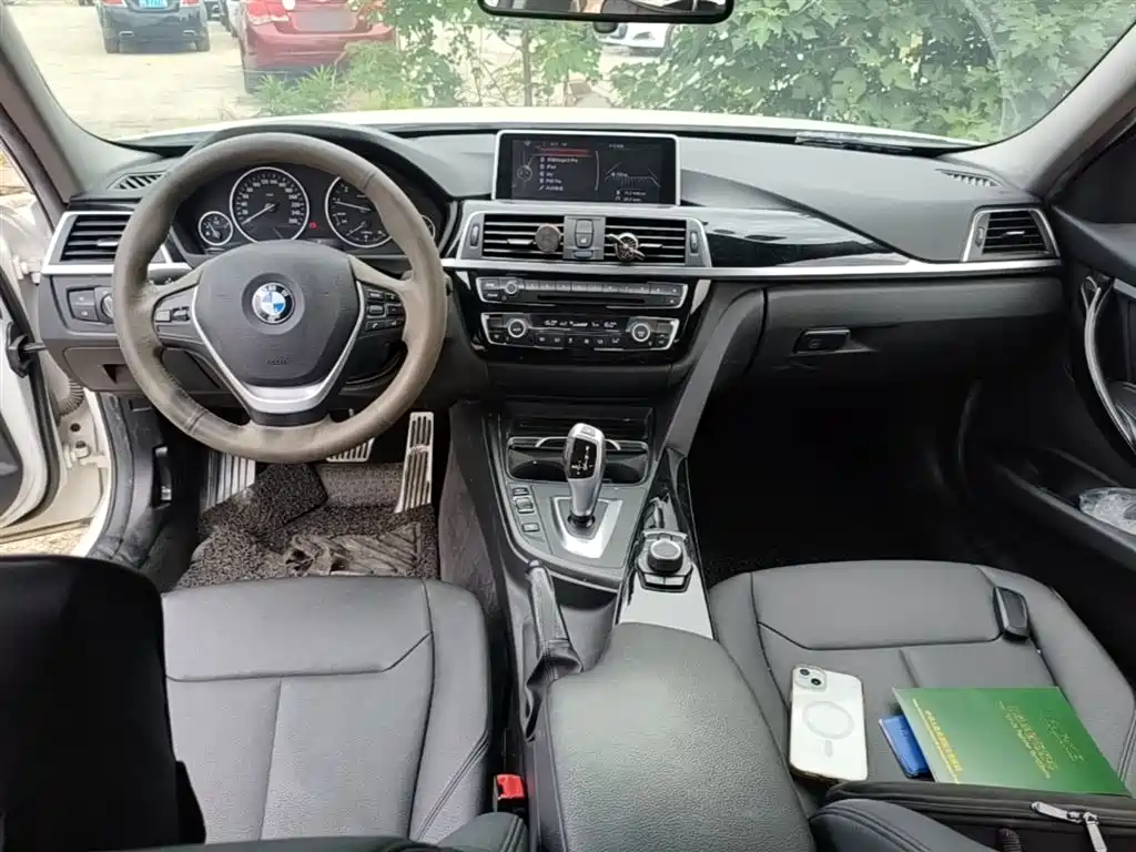 BMW 3 Series 2016 — фото 10