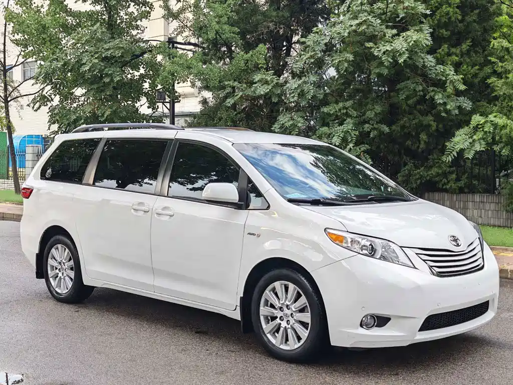 Toyota Sienna 2018 — фото 3