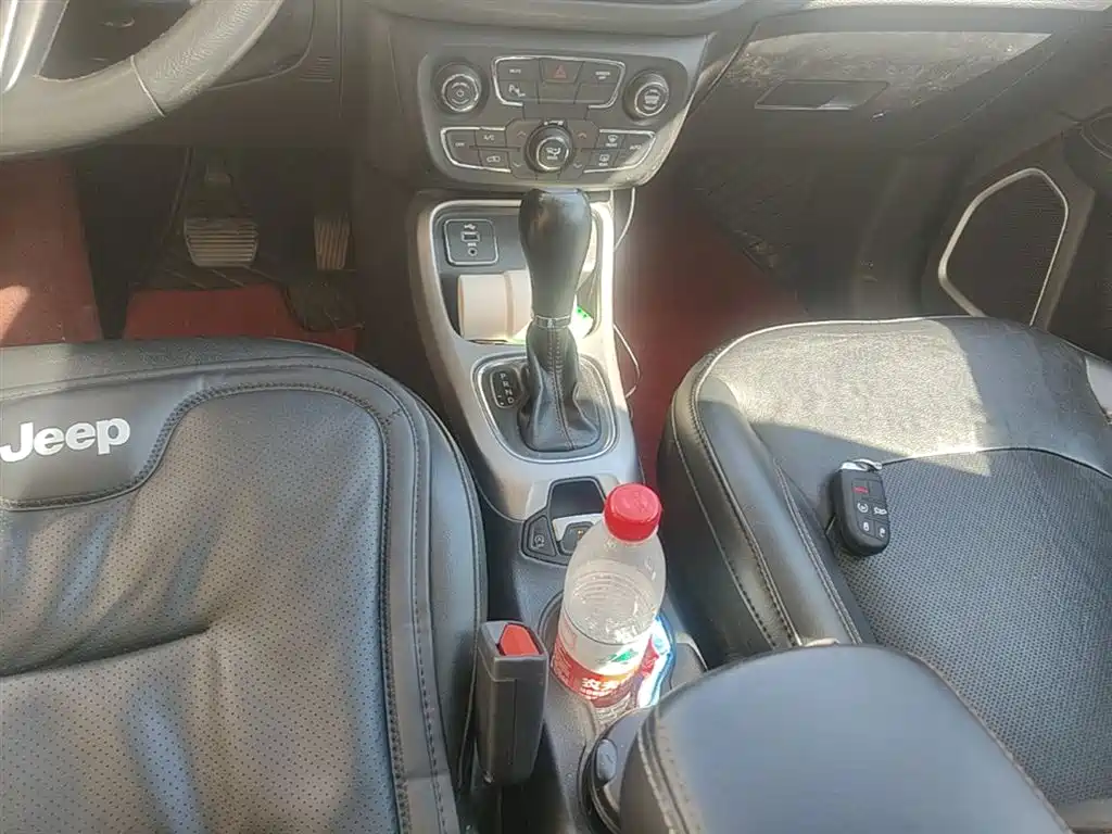 Jeep Compass 2018 — фото 14