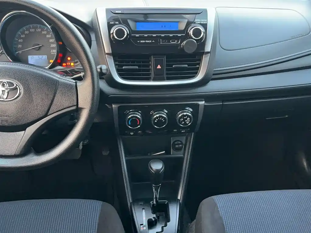 Toyota Yaris L 2018 — фото 9