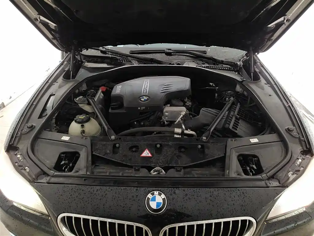 BMW 5 Series 2016 — фото 16