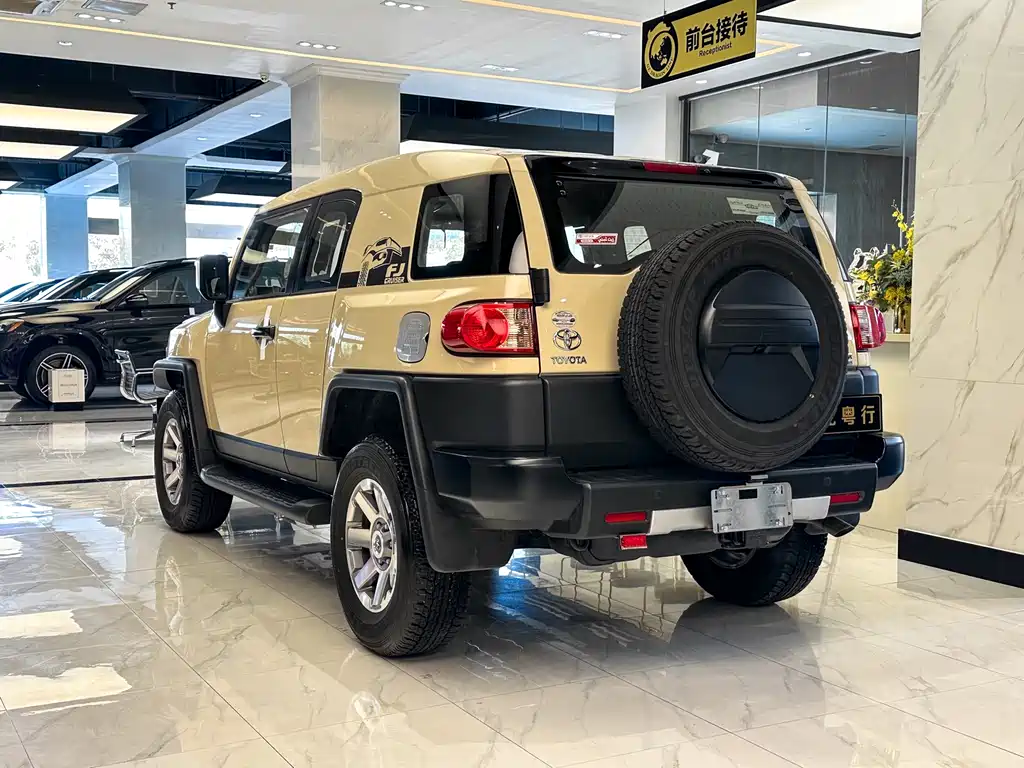 Toyota FJ Cruiser — фото 3