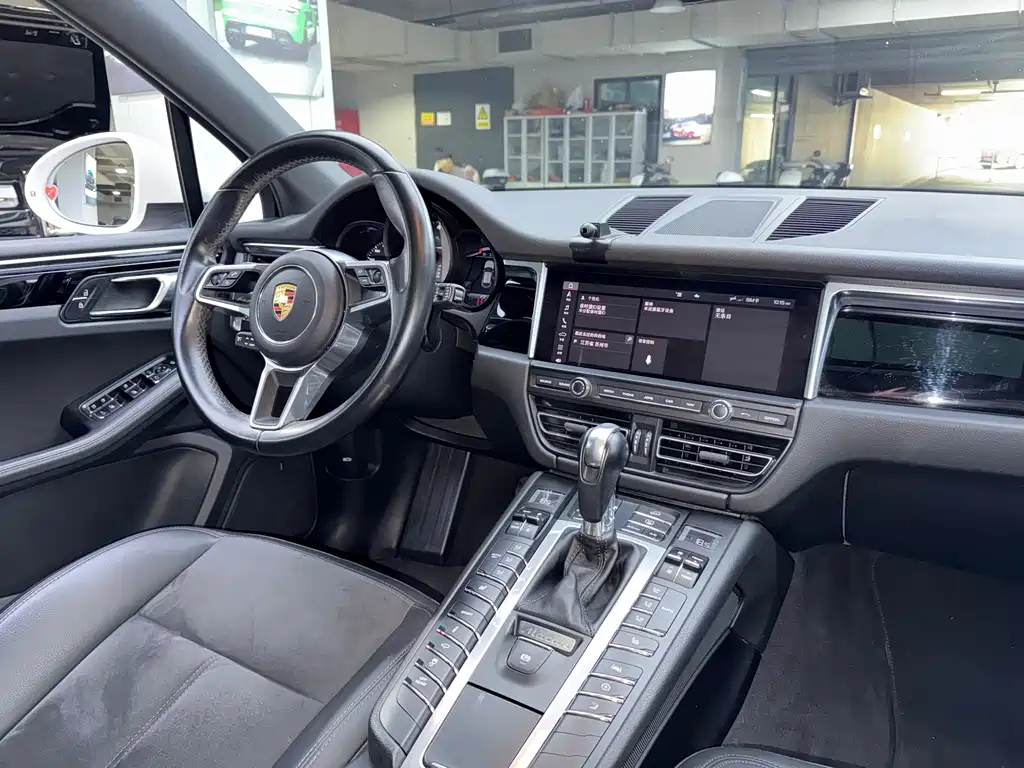 Porsche Macan 2020 — фото 15