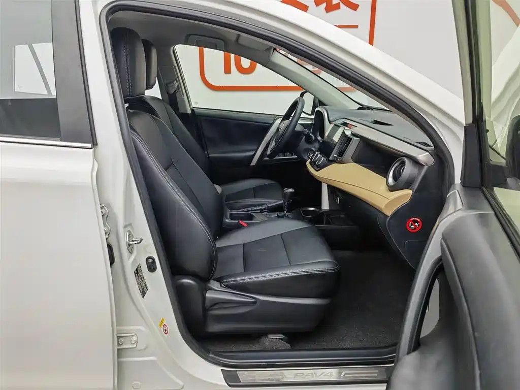 Toyota RAV4 2017 — фото 23