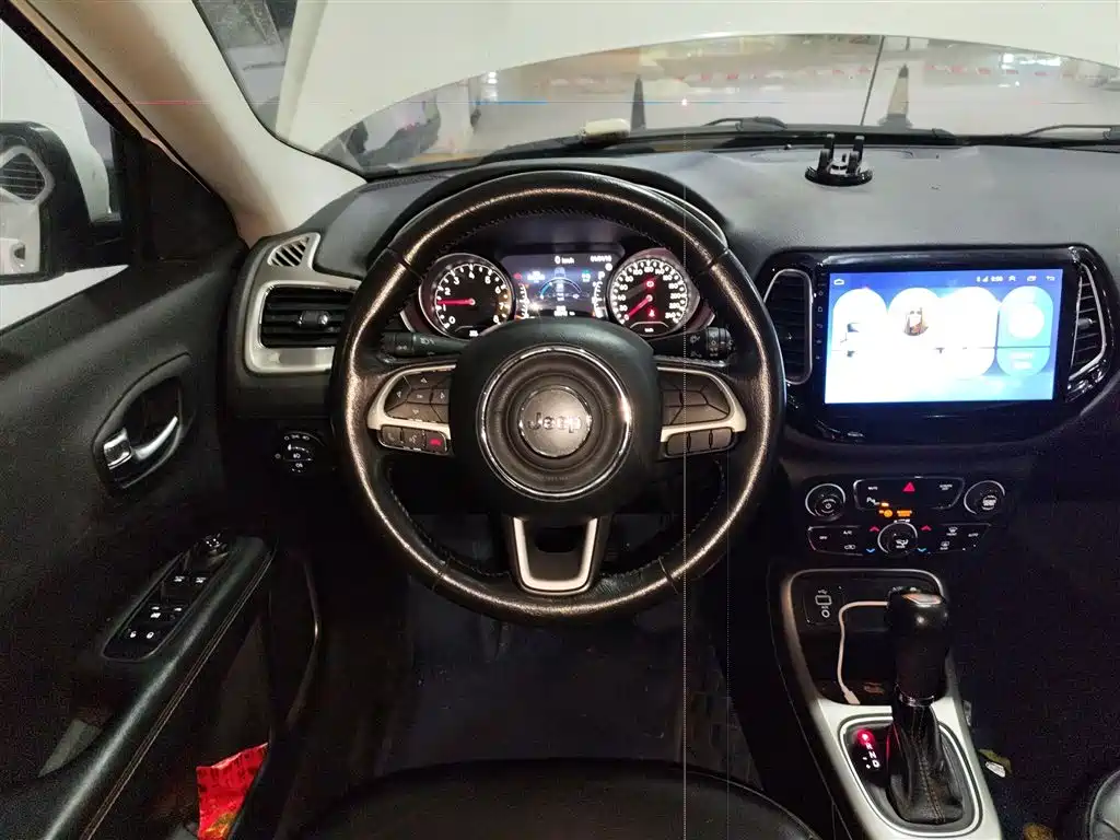 Jeep Compass 2018 — фото 7
