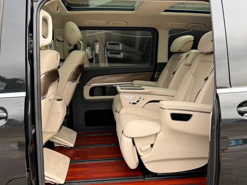 Mercedes-Benz V-Class 2023 — фото 7