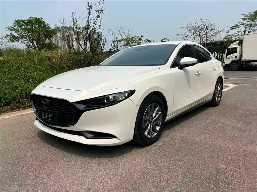 Mazda 3 Axela 2022 — фото 1