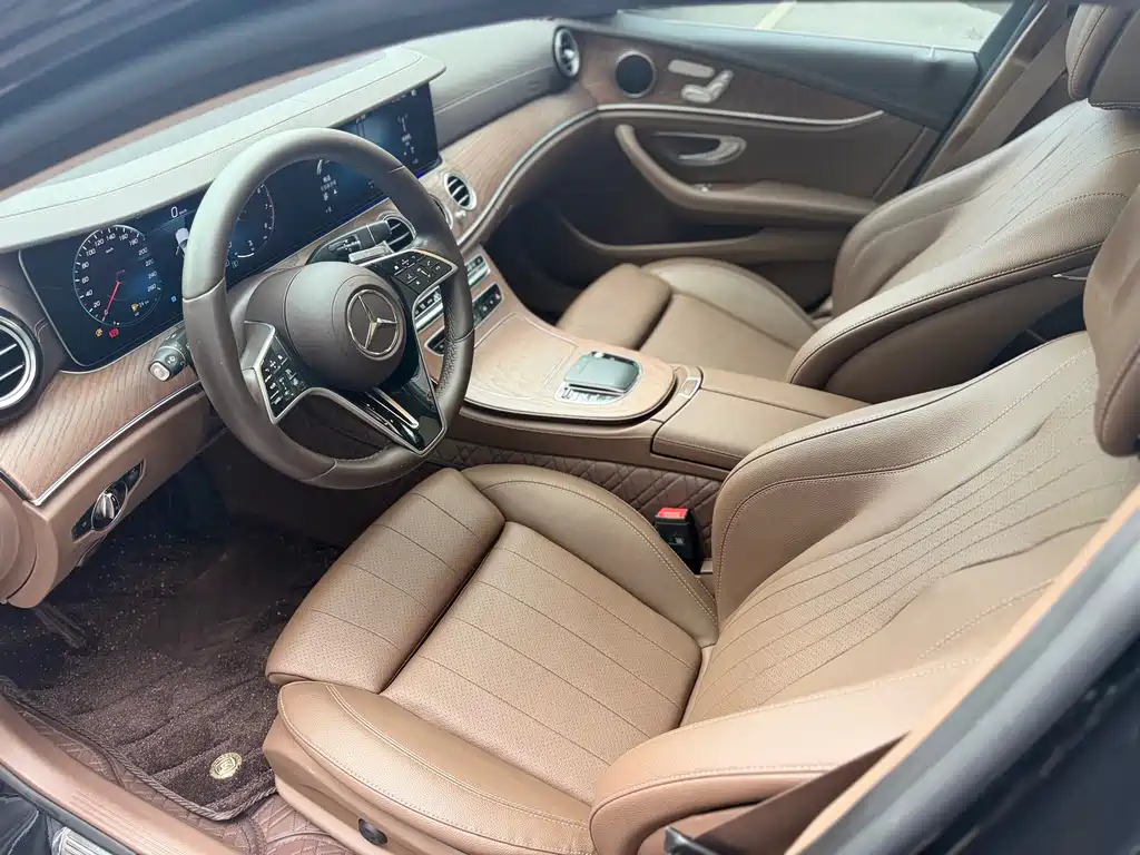 Mercedes-Benz E-Class 2023 — фото 13
