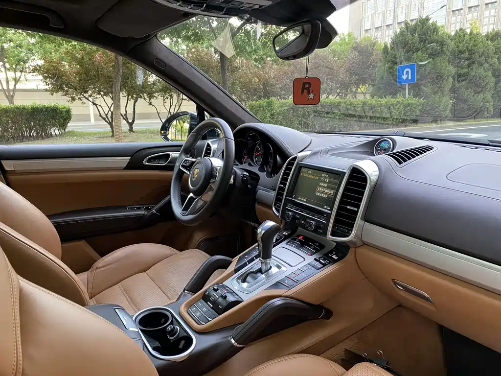 Porsche Cayenne 2018 — фото 20