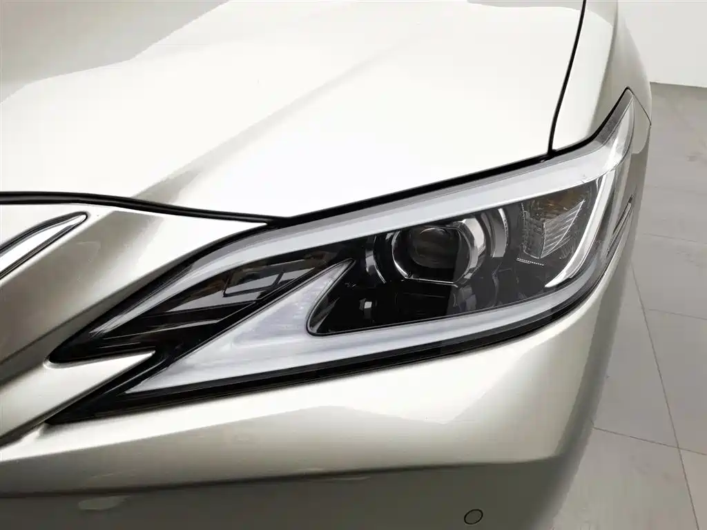 Lexus ES 2023 — фото 7