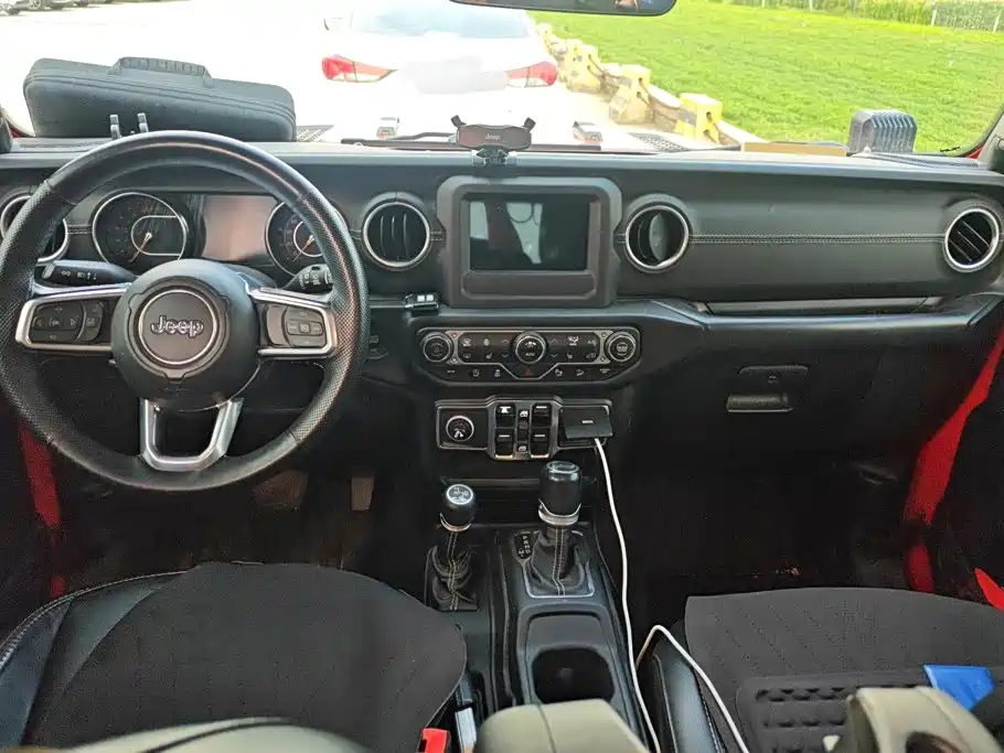 Jeep Wrangler 2020 — фото 12