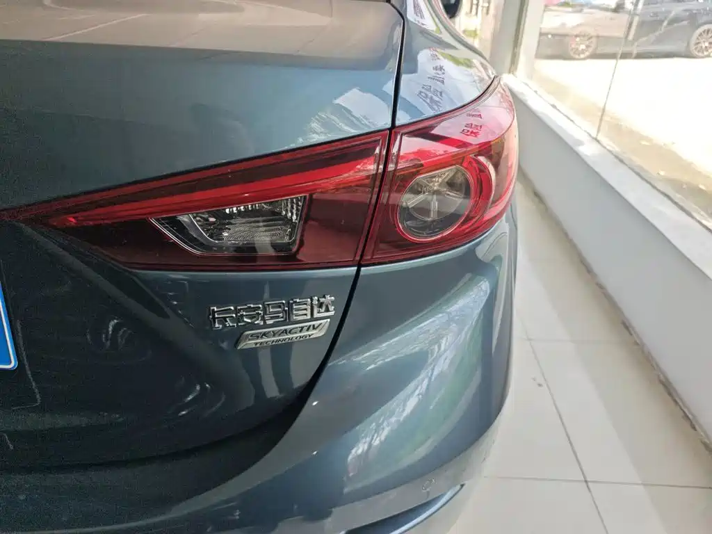 Mazda 3 Axela 2018 — фото 24