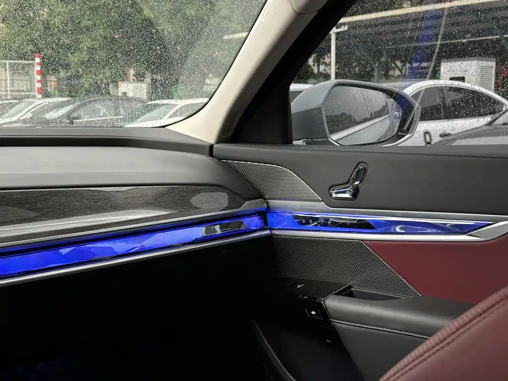 BMW 7 Series 2024 — фото 19