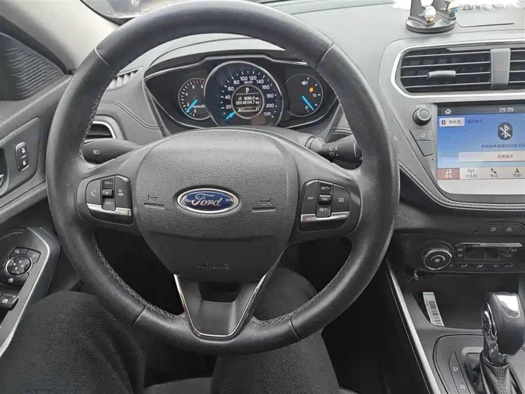 Ford Escort 2020 — фото 11