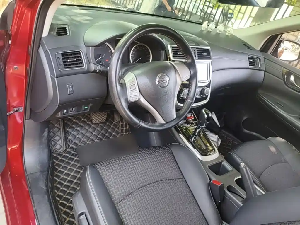 Nissan Tiida 2017 — фото 10