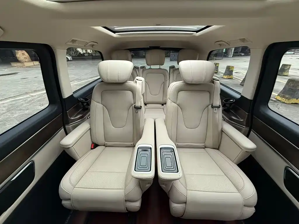 Mercedes-Benz V-Class 2023 — фото 6