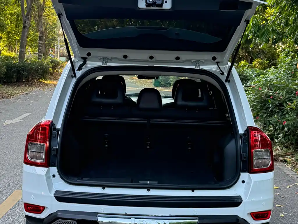 Jeep Compass 2013 — фото 14