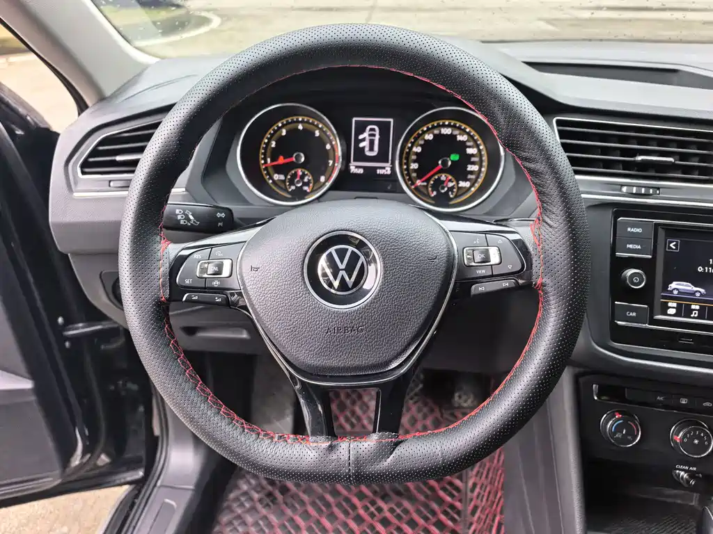 Volkswagen Tiguan L 2021 — фото 8